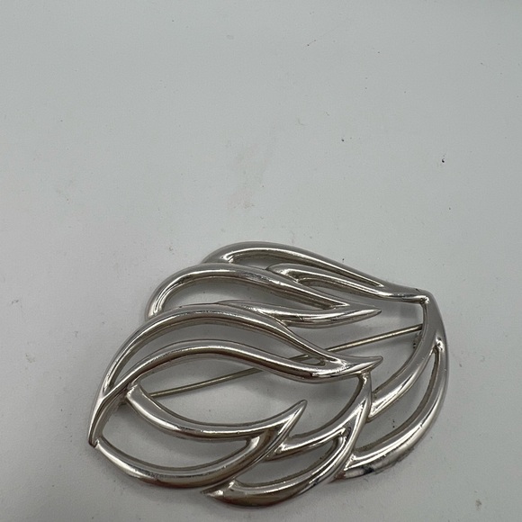 Silver tone Abstract Flame Brooch - Modern & Stylish - Picture 4 of 9